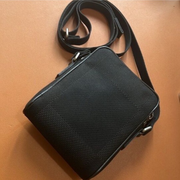 Louis Vuitton Black Unisex Crossbody Bag - Picture 3 of 8